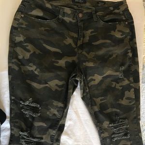 Judy Blue Distressed Camo Skinny Jeans - 16W